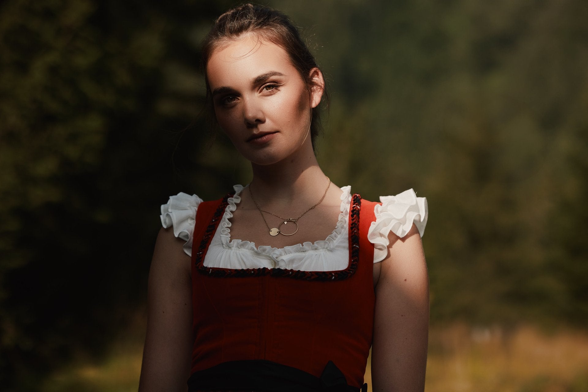Dirndl Viktoria, schwarz/rot