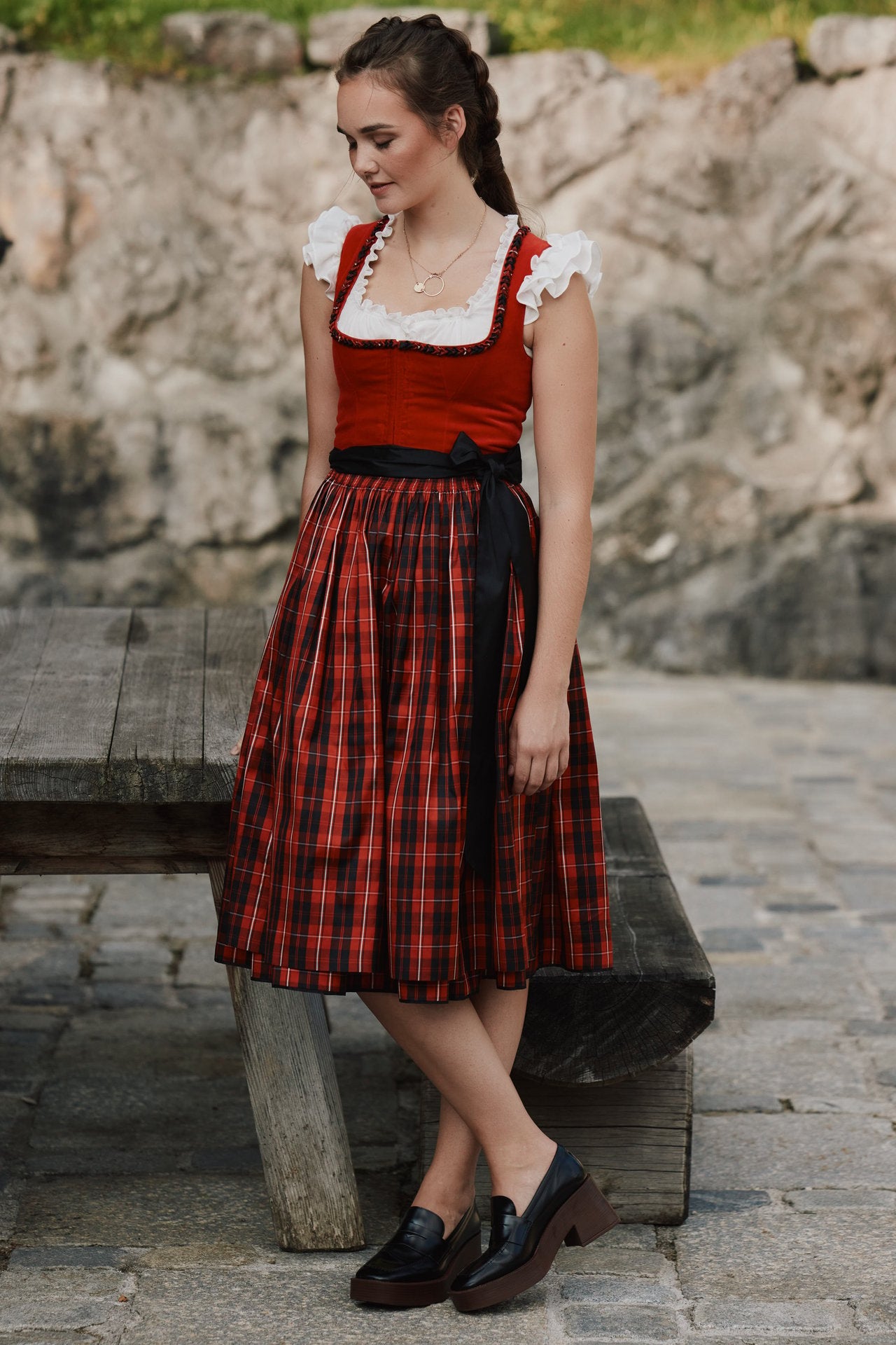 Dirndl Viktoria, schwarz/rot