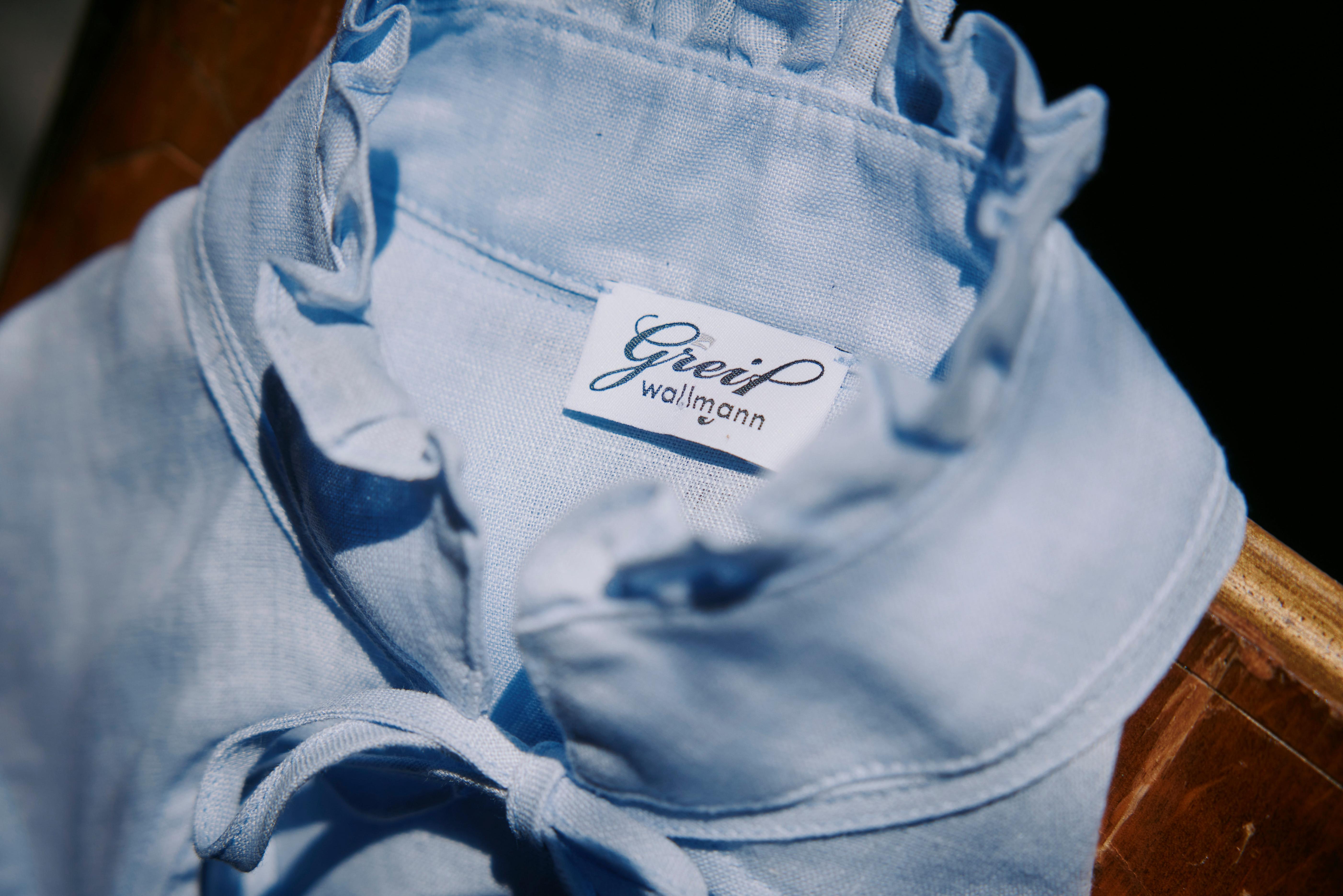 Dirndlbluse Tara, hellblau
