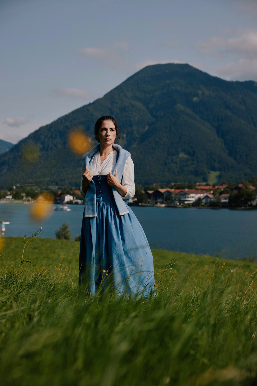 Dirndl Lisbeth, leuchtend blau