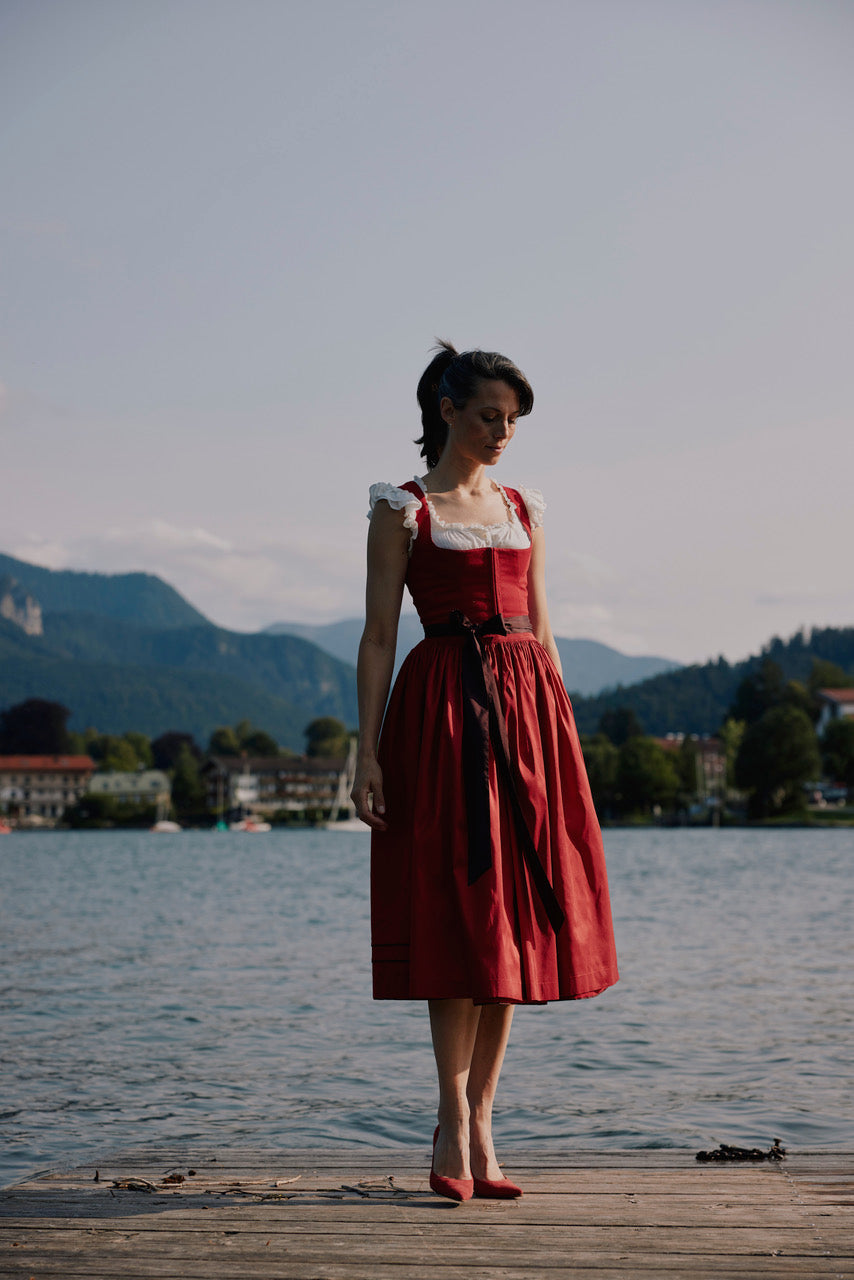 Dirndl Vreni, leuchtend rot