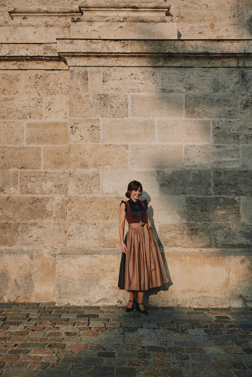 Dirndl Lydia, nougat/dunkelblau