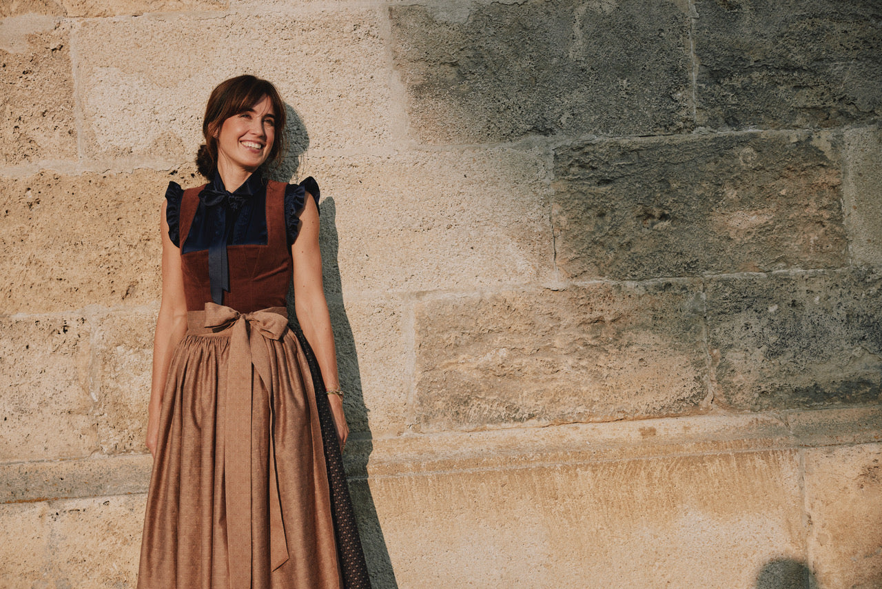 Dirndl Lydia, nougat/dunkelblau