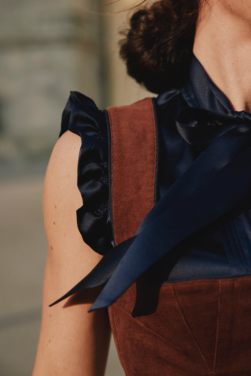 Dirndl Lydia, nougat/dunkelblau