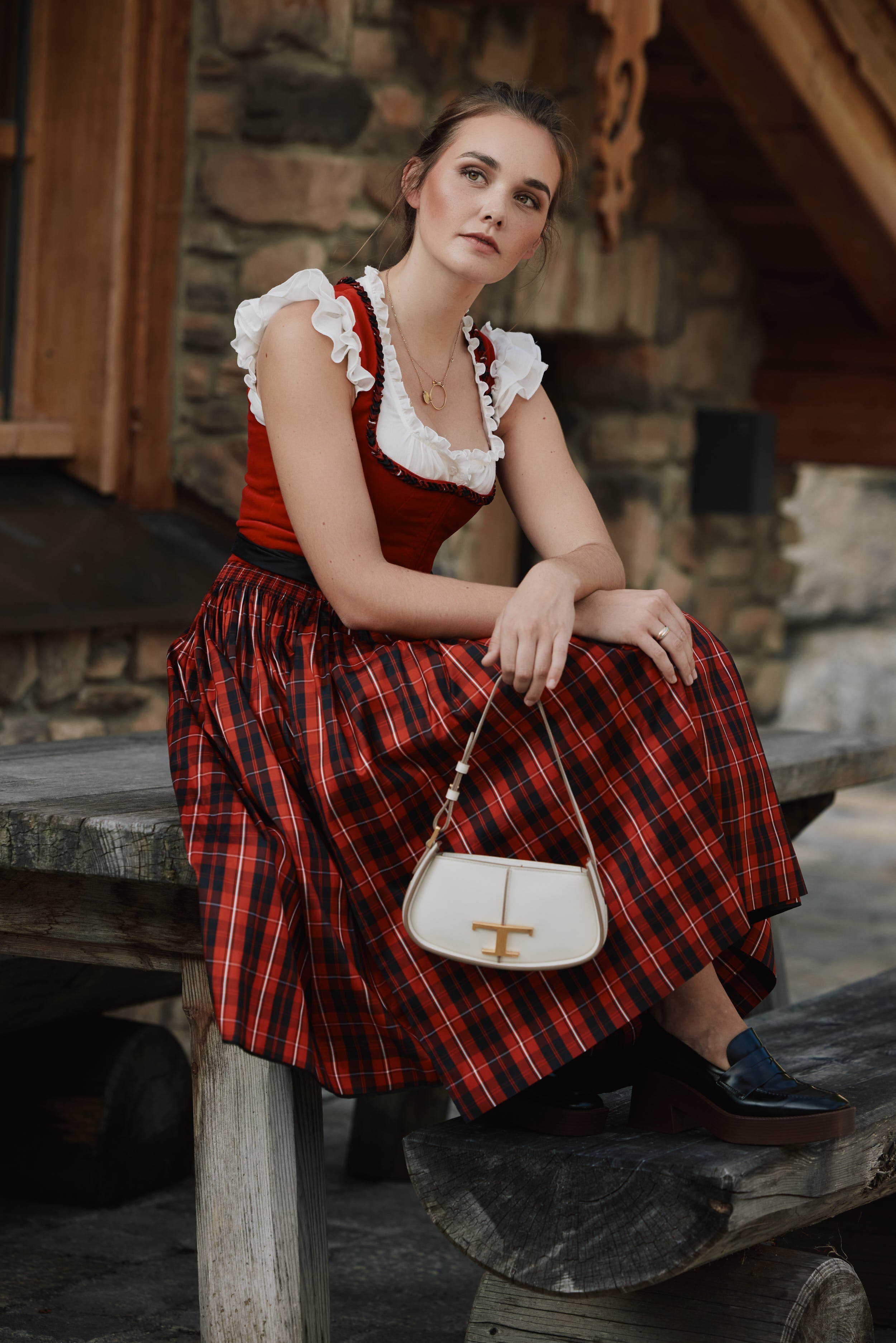 Dirndl Viktoria, schwarz/rot