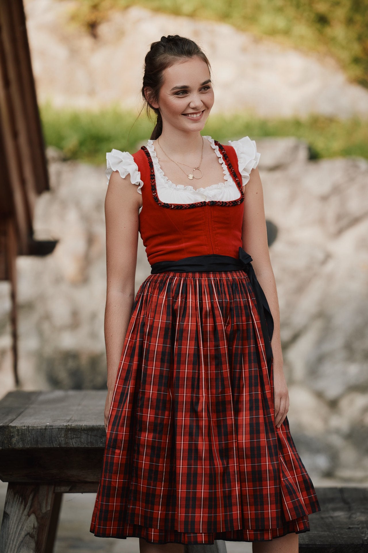Dirndl Viktoria, schwarz/rot