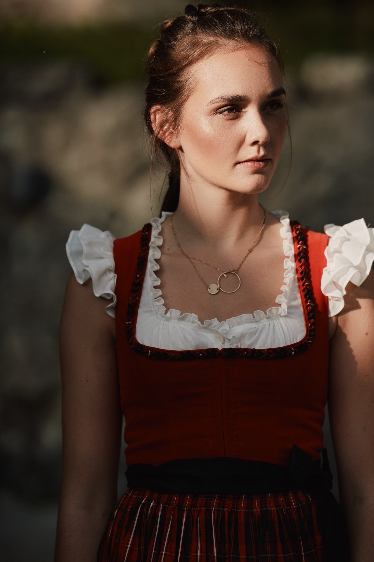 Dirndl Viktoria, schwarz/rot