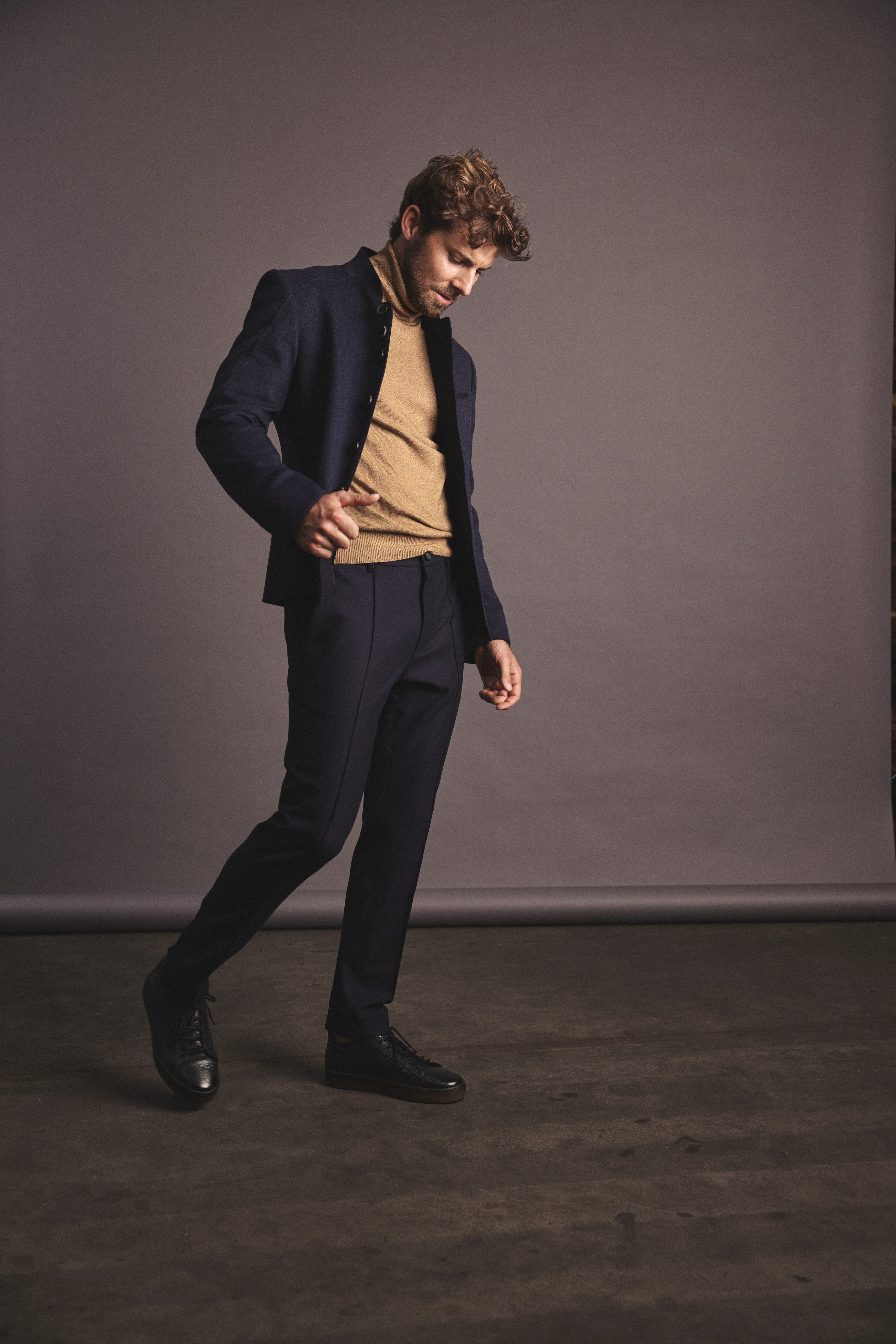 Hose Anian, schwarz und navy