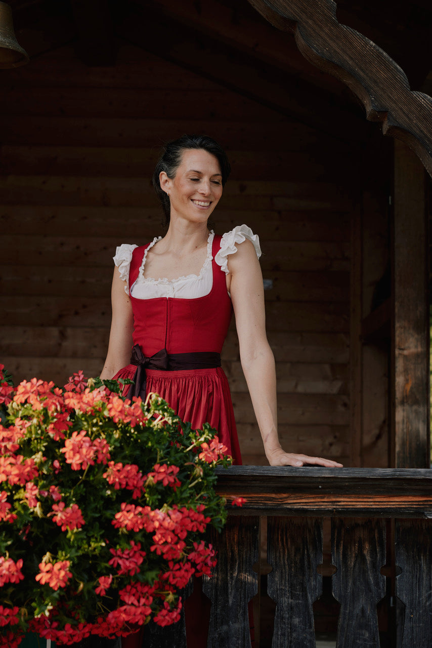 Dirndl Vreni, leuchtend rot
