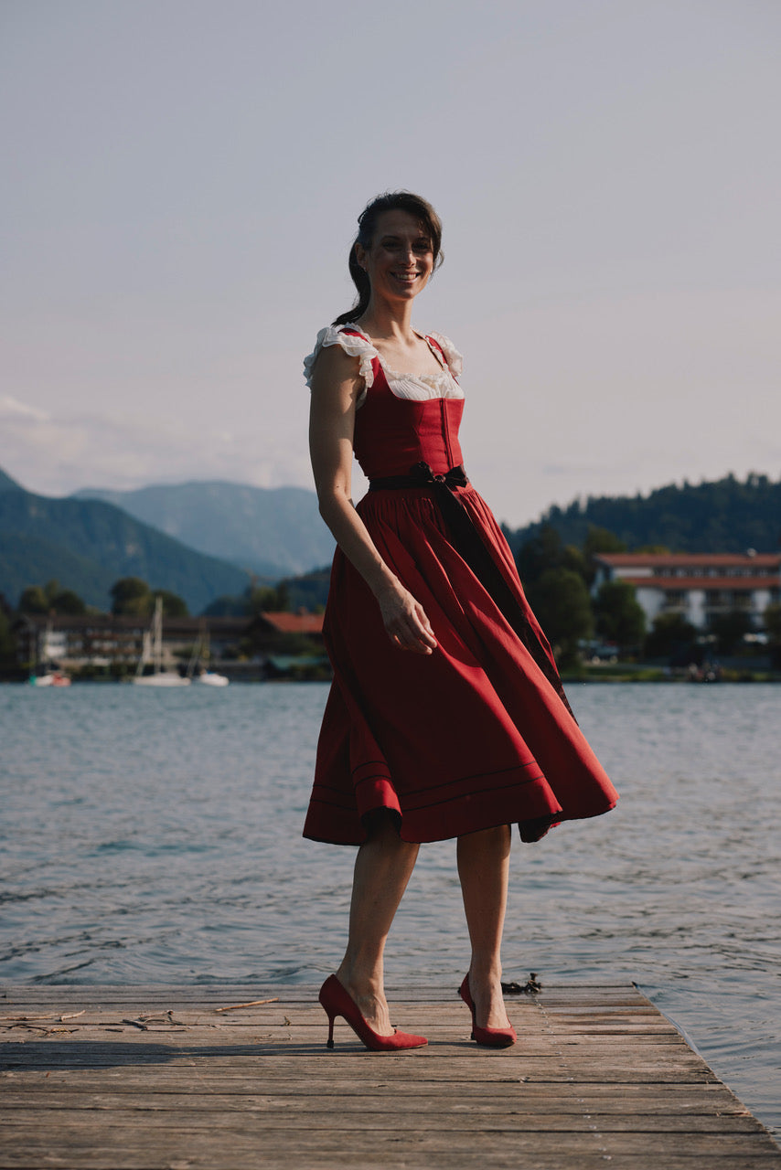 Dirndl Vreni, leuchtend rot