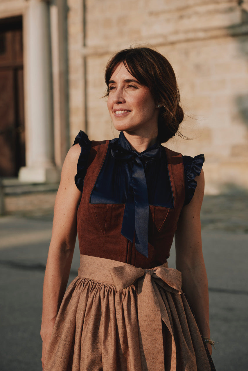 Dirndl Lydia, nougat/dunkelblau