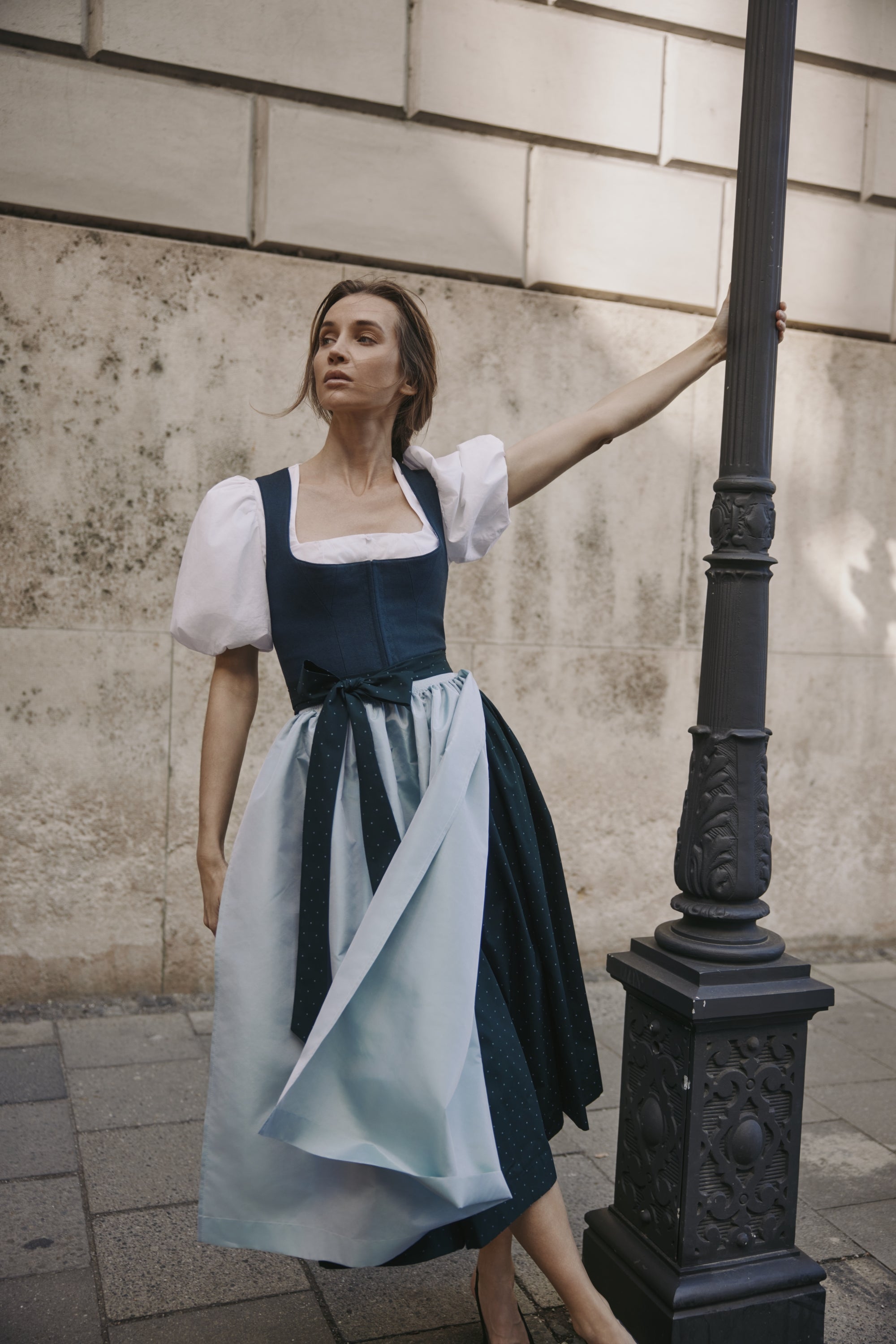 Dirndl Mathilde mitternachtsgrün Bild 2