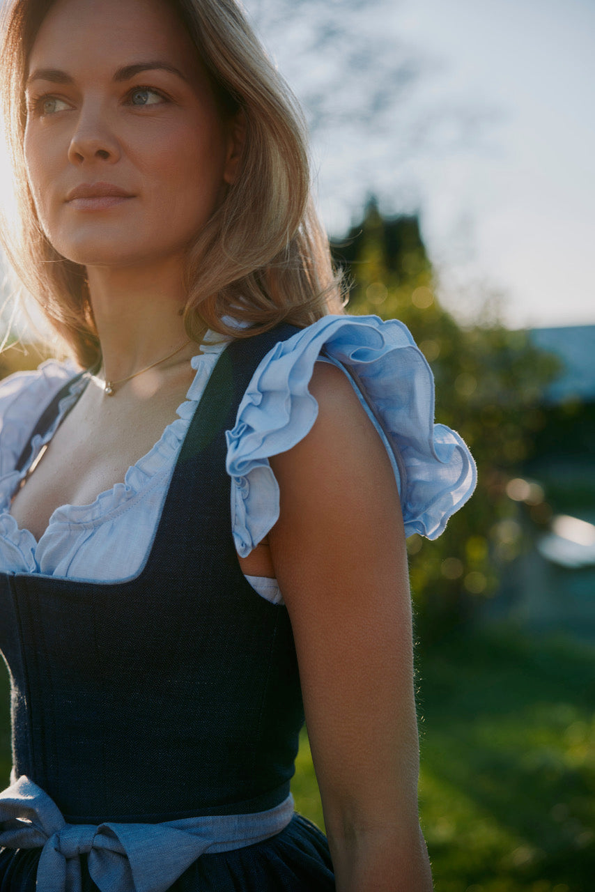 Dirndl Lotte seeblau Bild 2