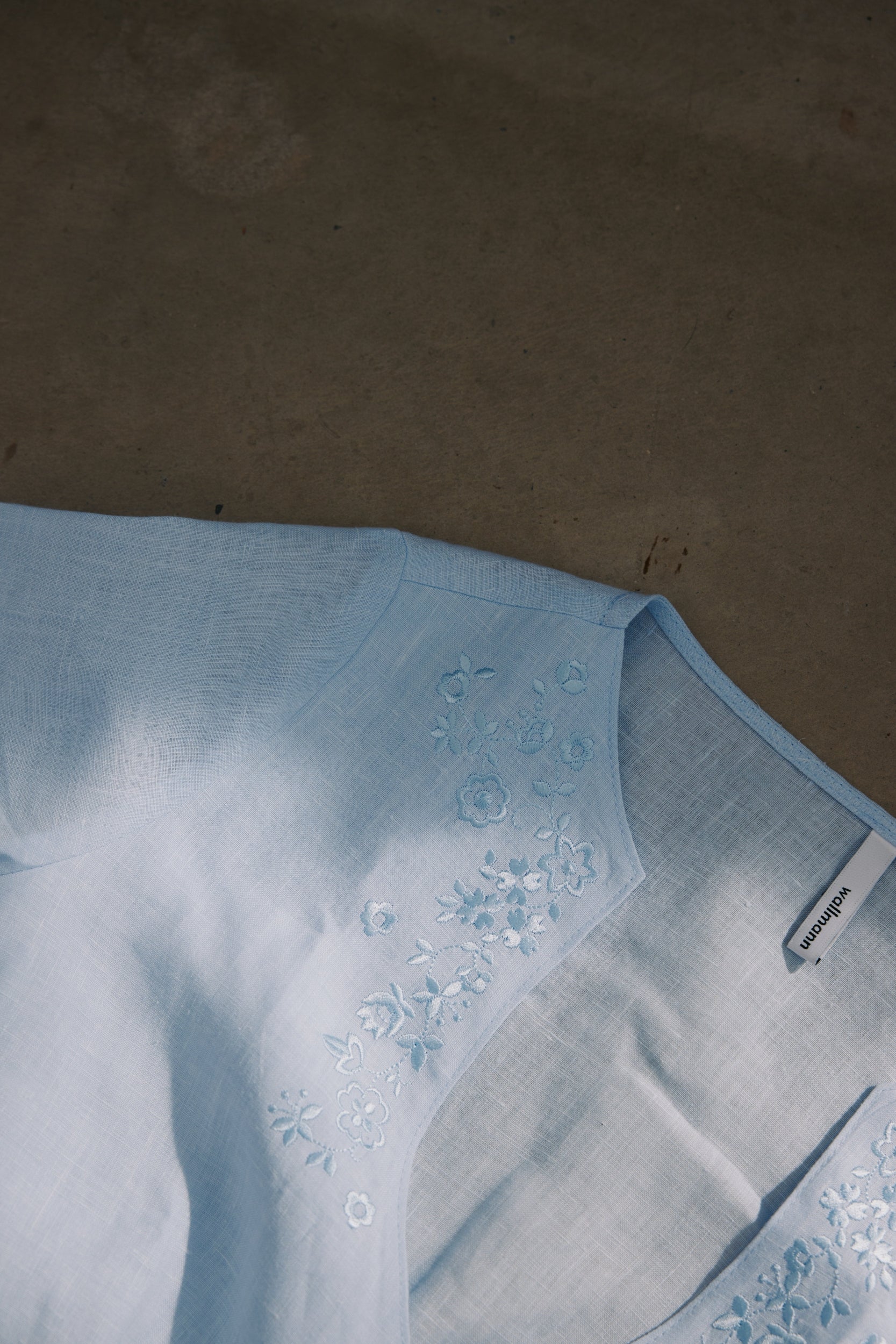 Dirndlbluse Tabea hellblau Bild 7