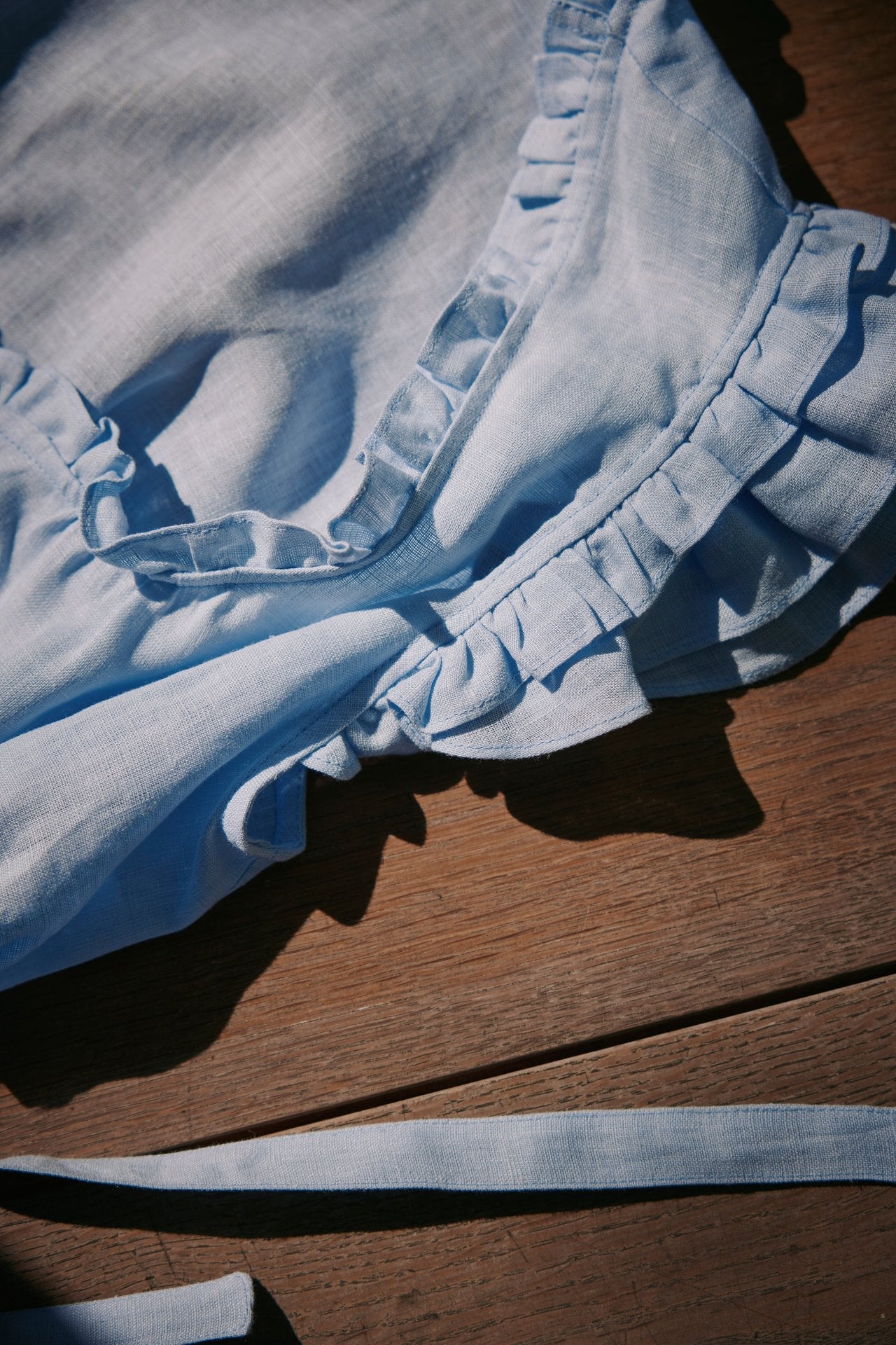 Dirndlbluse Tilda hellblau Leinen Bild 3