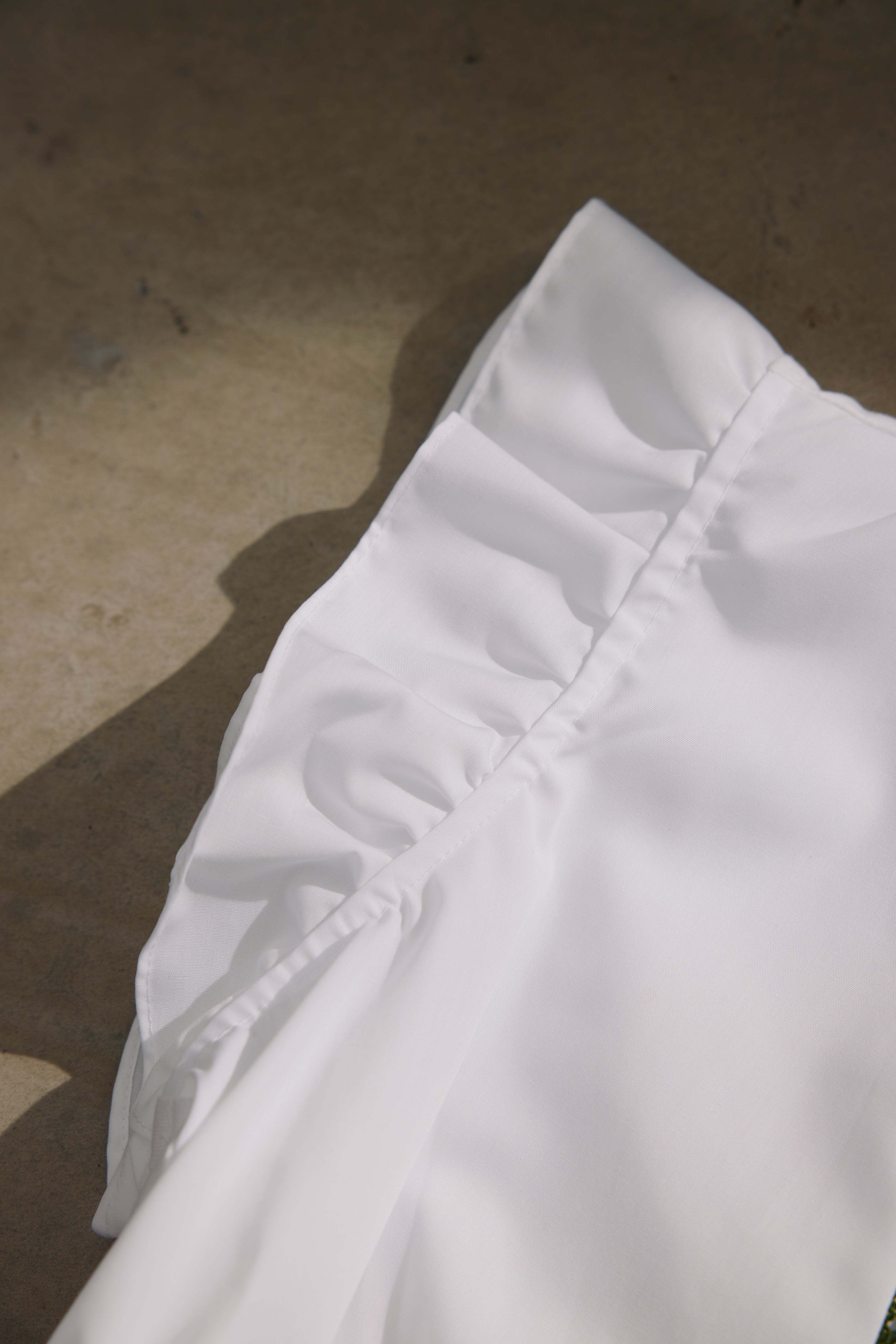 Dirndlbluse Trixi, weiß mit grünem Paspoil