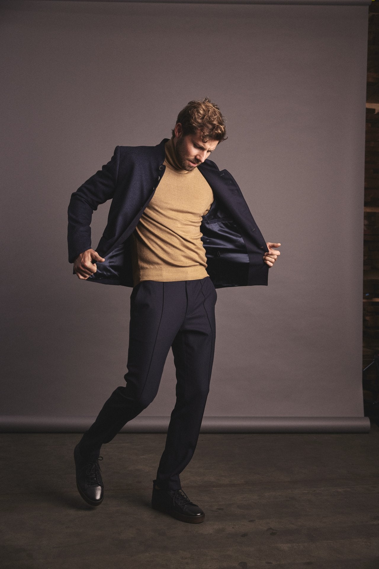 Hose Anian, schwarz und navy