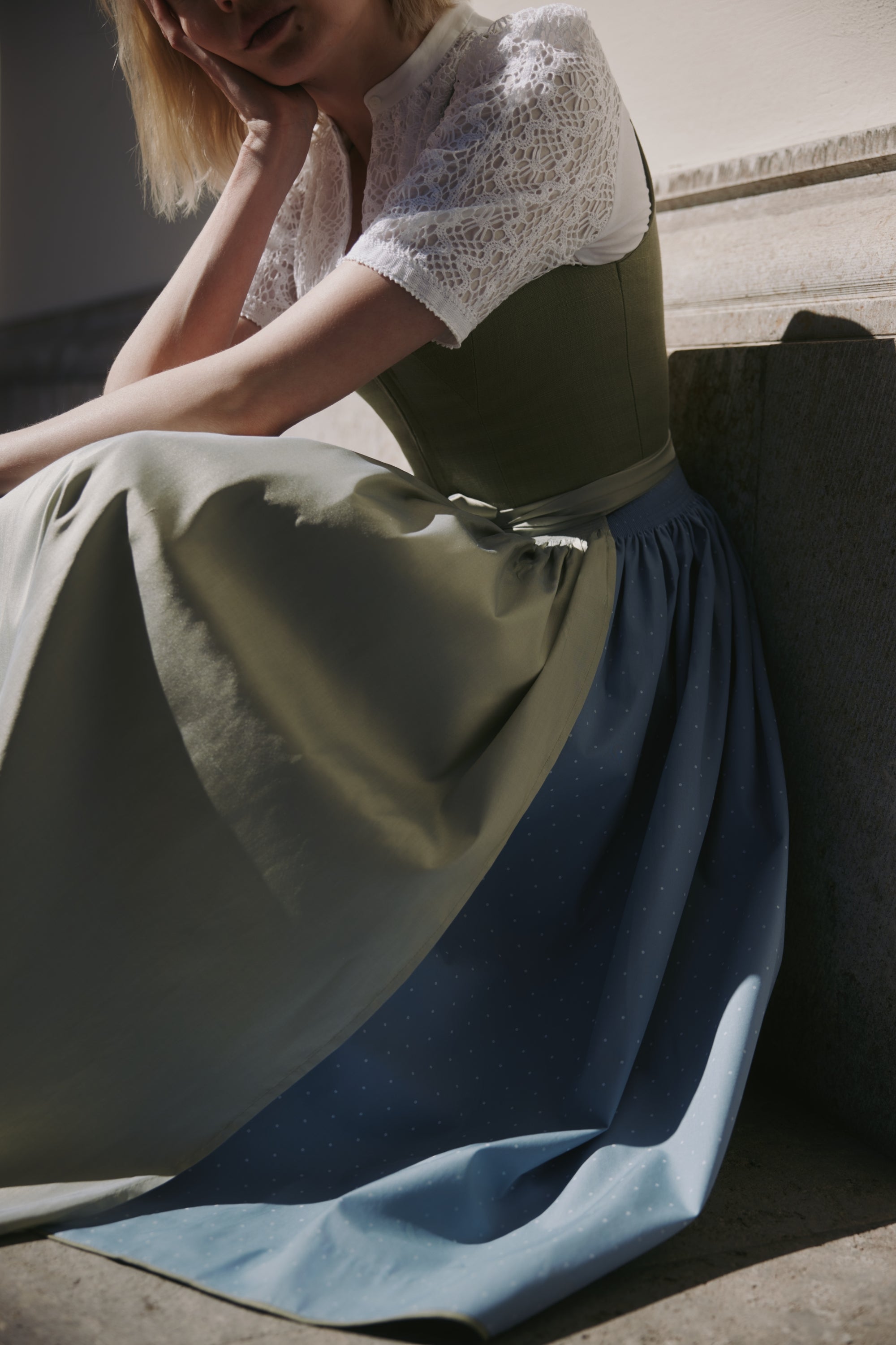 Dirndl Jolina flechte/aqua  Bild 2