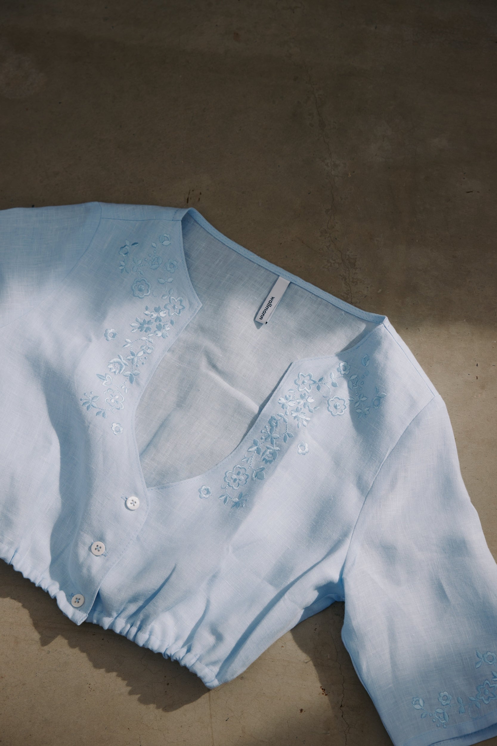 Dirndlbluse Tabea hellblau  Bild 1