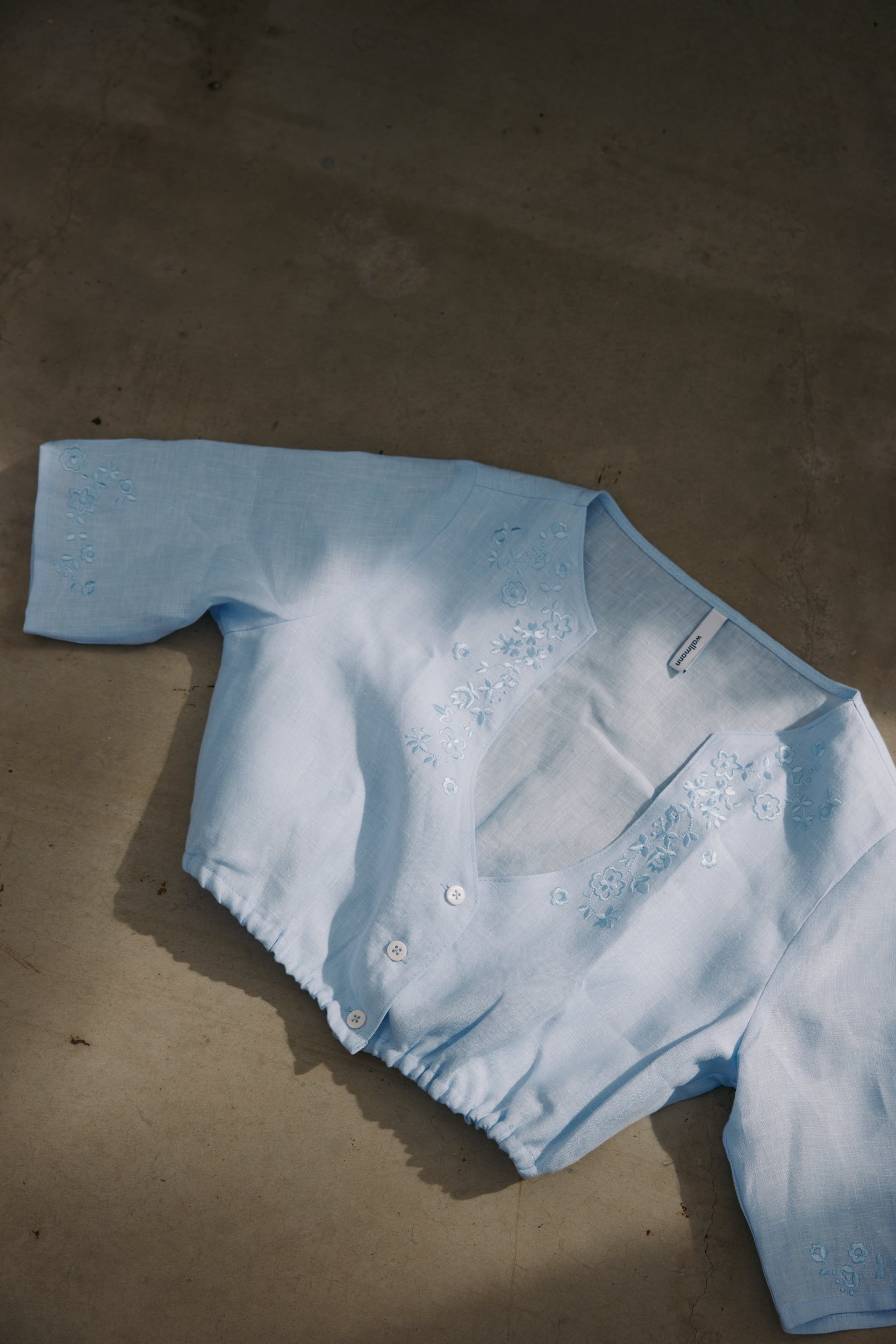Dirndlbluse Tabea hellblau  Bild 3