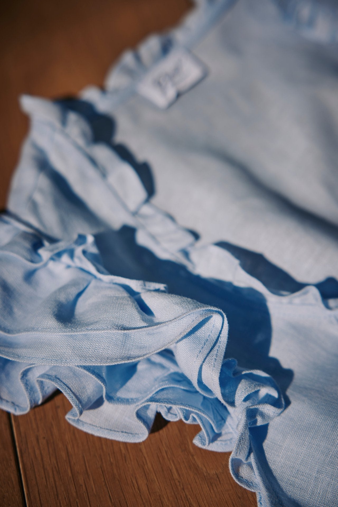 Dirndlbluse Tilda hellblau Leinen  Bild 4