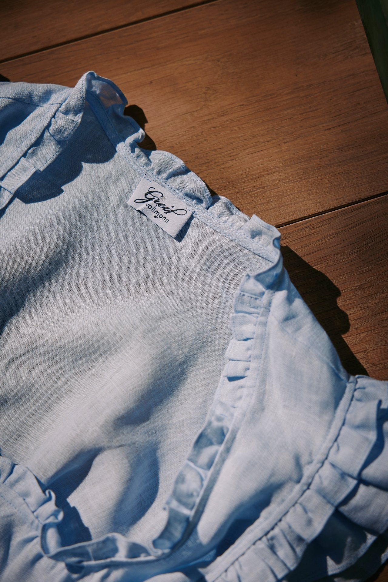 Dirndlbluse Tilda hellblau Leinen  Bild 6