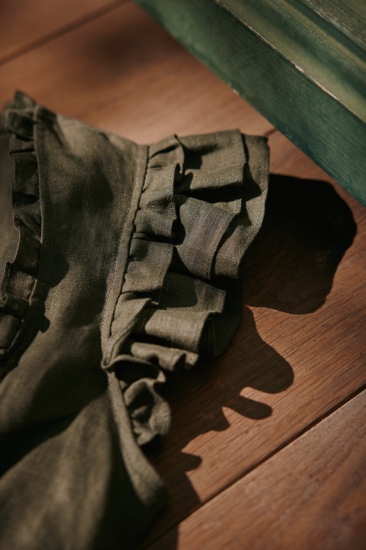 Dirndlbluse Tilda olive Leinen  Bild 7