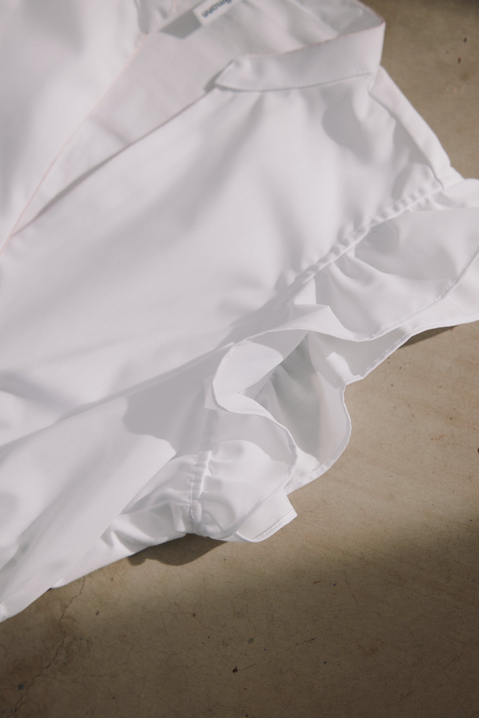 Dirndlbluse Trixi weiß mit rosa Paspoil  Bild 5